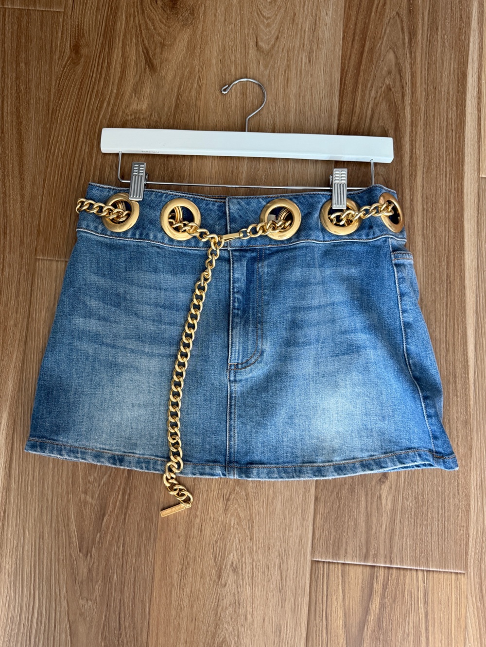 Alice + Olivia MORGANA CHAIN BELT DENIM MINI SKIRT